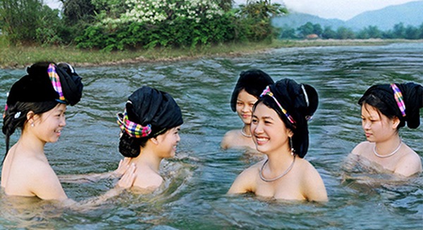Những cô gái Thái ở bản Hốc