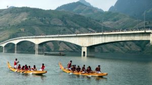 Lễ hội đua thuyền Quỳnh Nhai trên dòng sông Đà