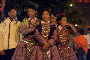 Những cô gái Mông đến tuổi trưởng thành đều háo hức đến chợ tình Mộc Châu mỗi năm mọt lần để tìm một nửa yêu thương