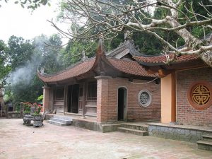 Ngôi chùa được nhiều du khách về chiêm bái, thắp hương