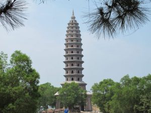 Tòa tháp ở chùa Phật Tích