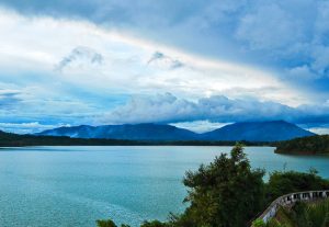 Hồ Yaun Hạ mênh mông , là điểm du lịch sinh thái tuyệt vời