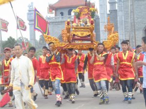 Rước kiệu ở lễ hội đền Hùng