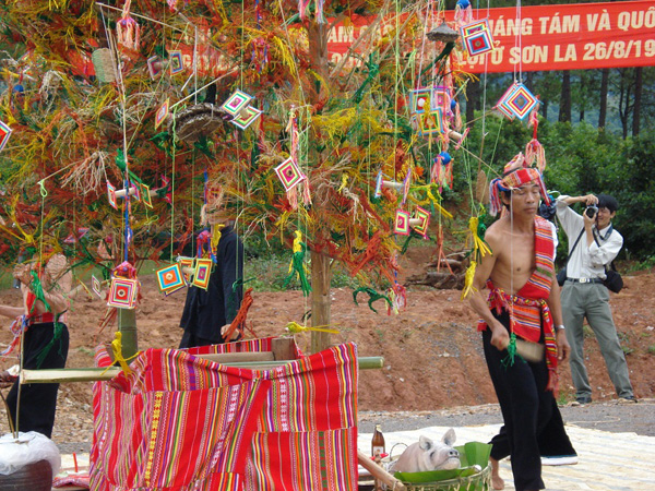 Lễ hội Hét Chá người Mông
