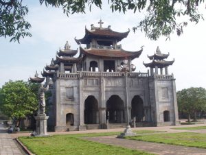 Nhà thờ đá Phát Diệm có kiến trúc đền chùa Phương Đông
