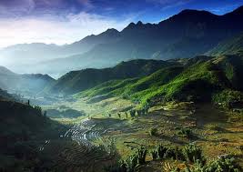 Những bản làng Pú Dao nằm bên những dãy núi hùng vĩ