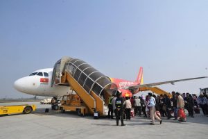 Máy bay đi Tuy Hòa có nhiều chuyến trong ngày từ Hà Nội và thành phố Hồ Chí Minh