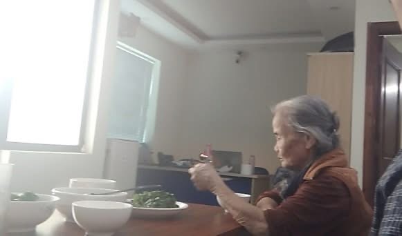 Ngày ngày mẹ vẫn đợi chờ